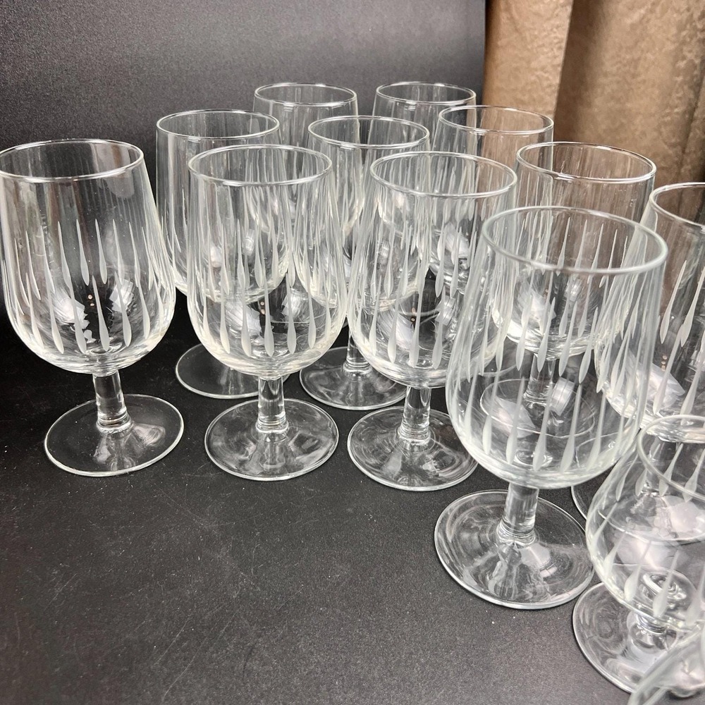 Vtg France wine glass water goblet Crystal barware Etched droplet 6" set of 2gl - Picture 3 of 11